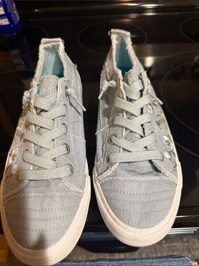 Blowfish Light Gray Canvas Sneakers with Subtle Floral Embroidery